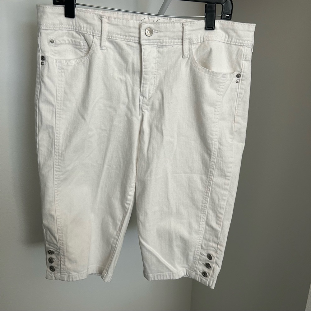 Gloria Vanderbilt White Slimming Shorts